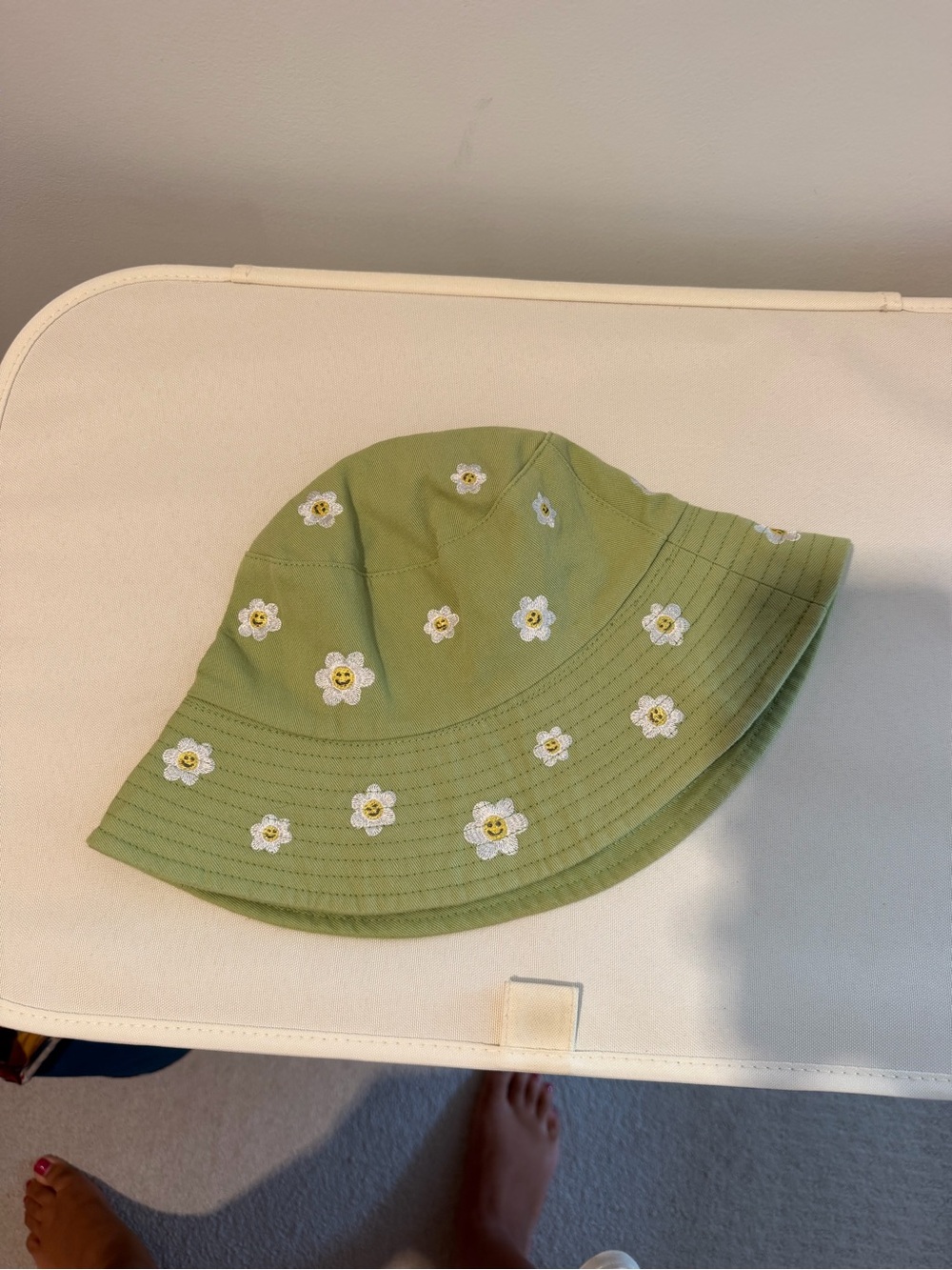 Green Daisy Embroidered Bucket Hat
